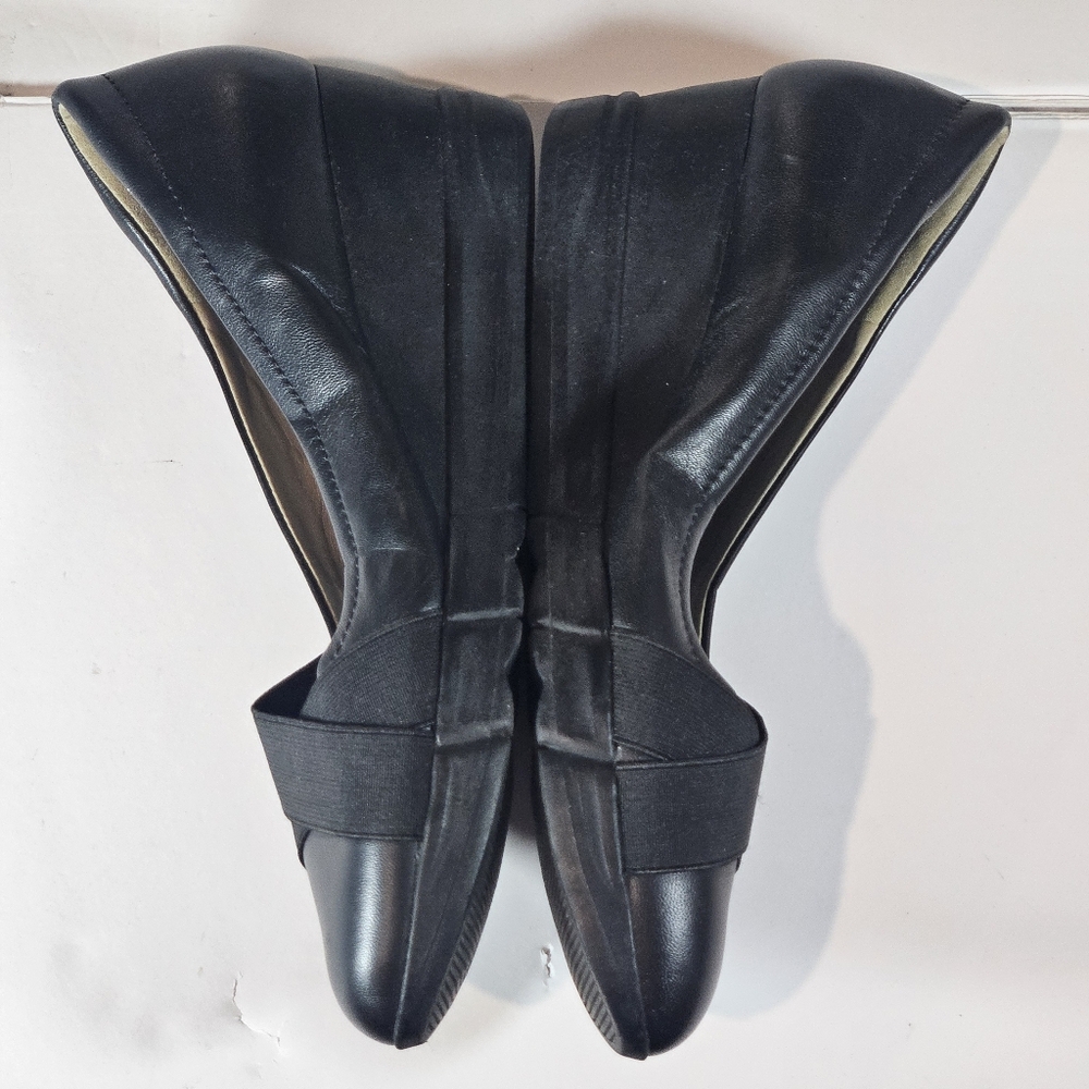 Naturalizer Black Leather Office Wedge Pumps Sz 8.5 Slip On Career Comfort Shoes